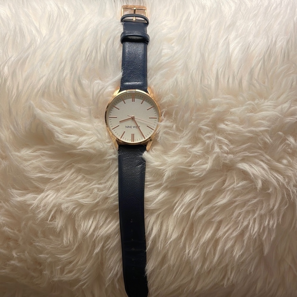 Nine West navy watch, works well, barely worn
